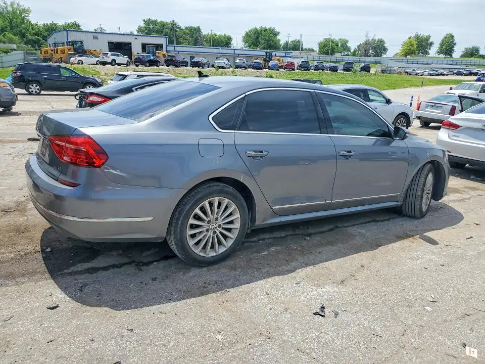 2016 VOLKSWAGEN PASSAT SE  
