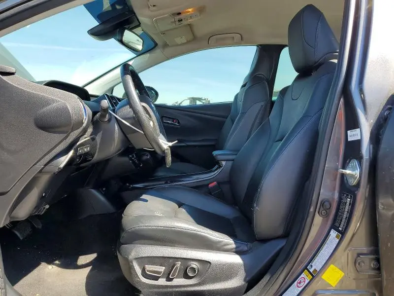 2016 TOYOTA PRIUS III  