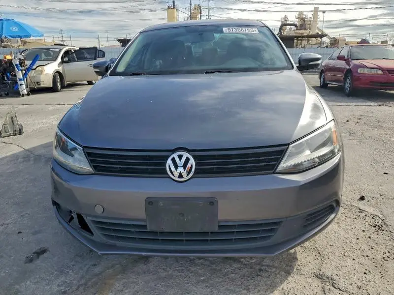 2011 VOLKSWAGEN JETTA SE  