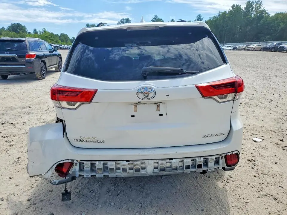 2018 TOYOTA HIGHLANDER XLE  