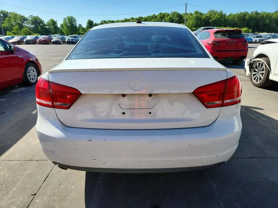 2012 VOLKSWAGEN PASSAT SE  