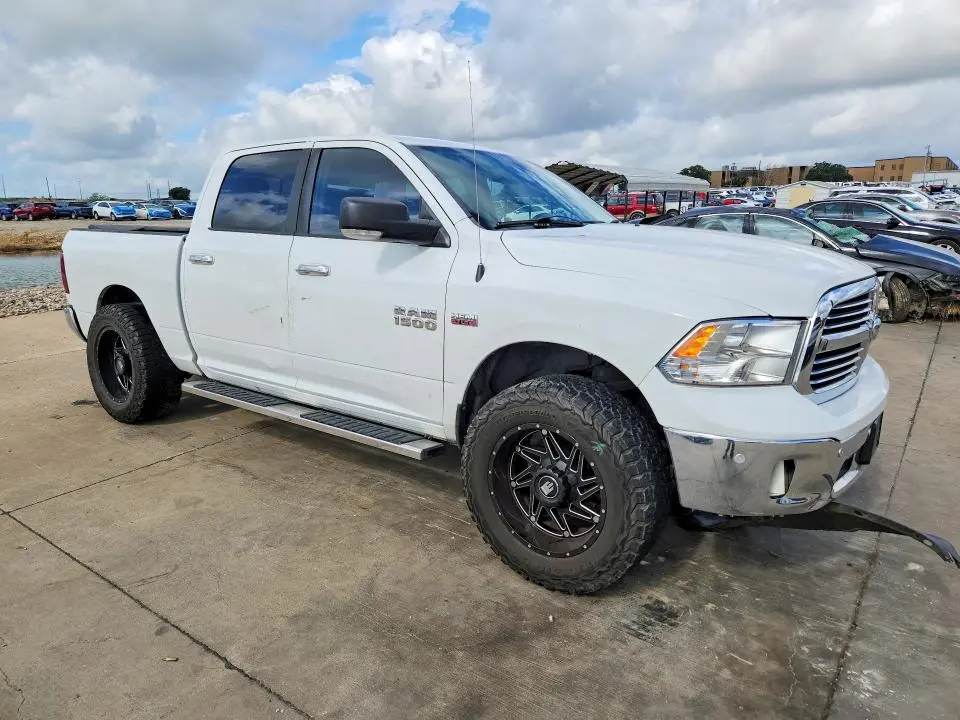 2015 RAM 1500 SLT  