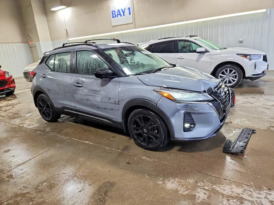 2023 NISSAN KICKS SR  