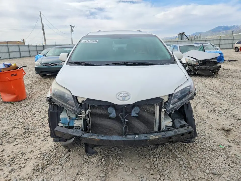 2017 TOYOTA SIENNA SE 8-PASSENGER  