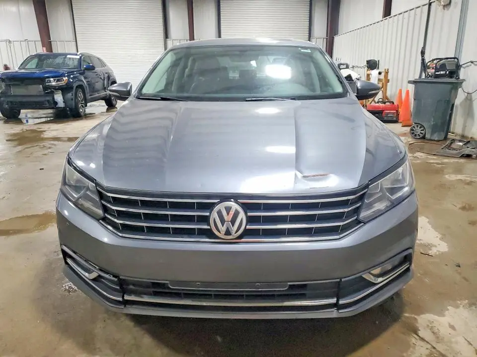 2016 VOLKSWAGEN PASSAT   