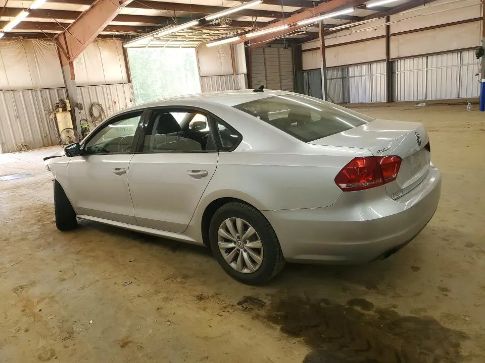 2015 VOLKSWAGEN PASSAT S  
