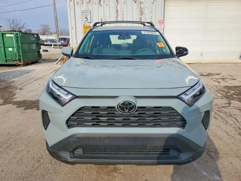 2023 TOYOTA RAV4 XLE  