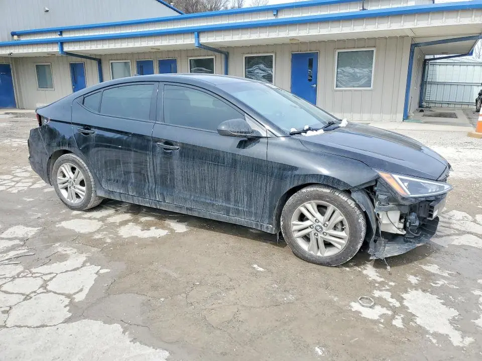 2019 HYUNDAI ELANTRA SE  