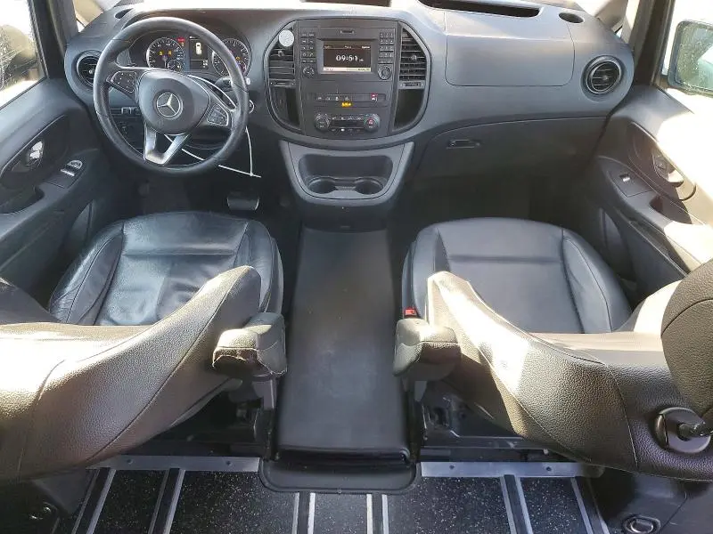 2017 MERCEDES-BENZ METRIS   