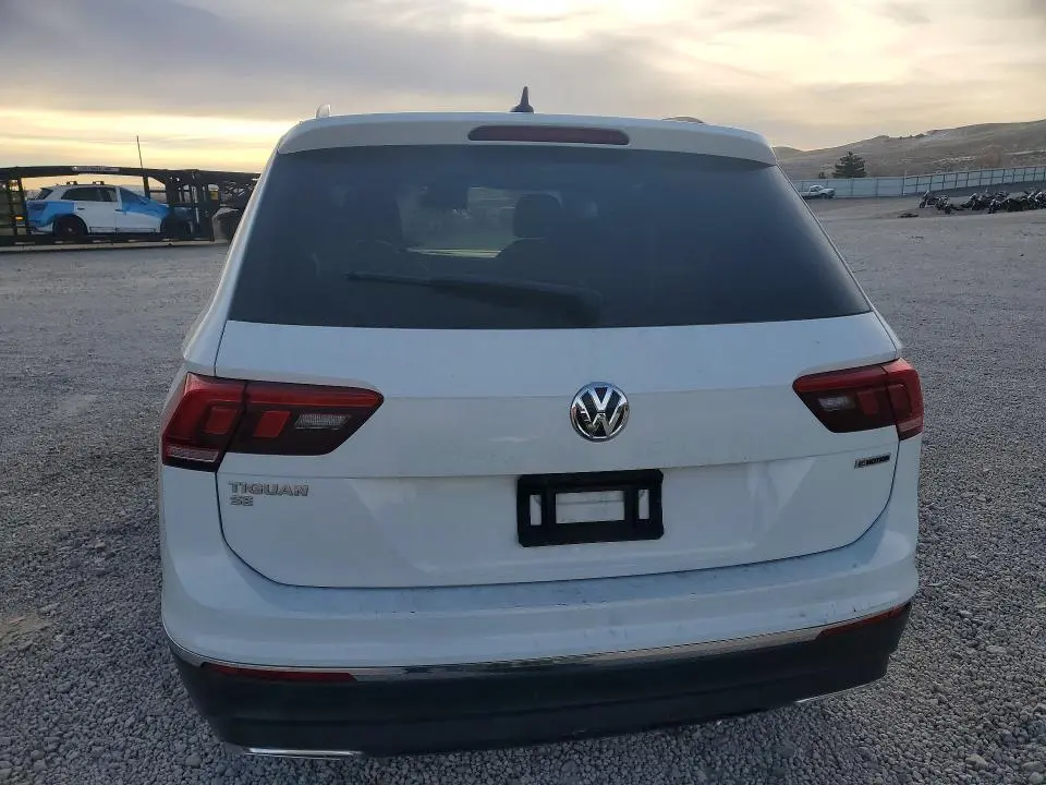 2021 VOLKSWAGEN TIGUAN SE  