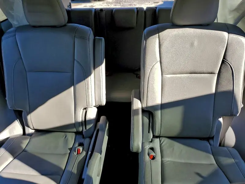 2017 TOYOTA HIGHLANDER SE  