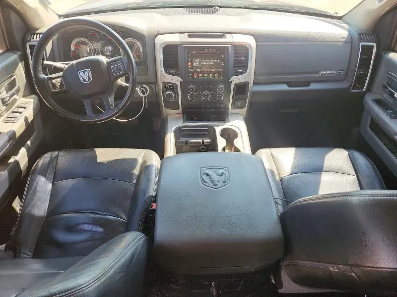 2016 RAM 1500 SLT  