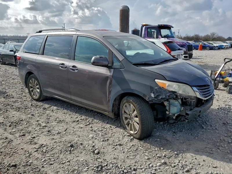 2017 TOYOTA SIENNA LE  