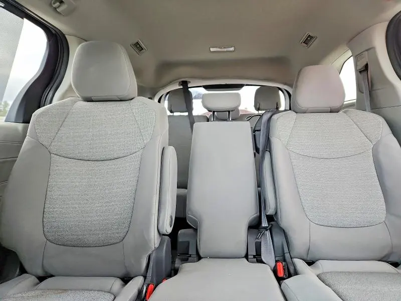 2021 TOYOTA SIENNA LE 8-PASSENGER  