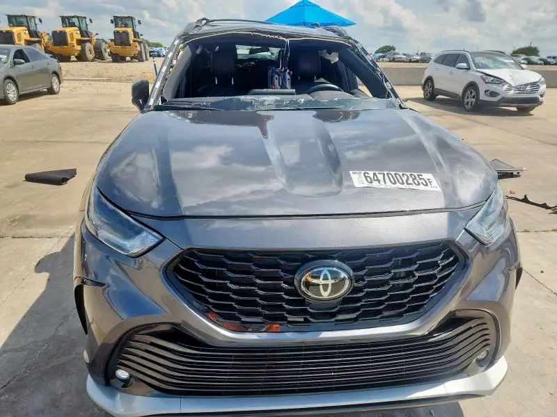 2024 TOYOTA HIGHLANDER LE  