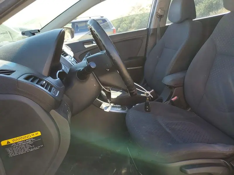 2012 HYUNDAI ACCENT SE  