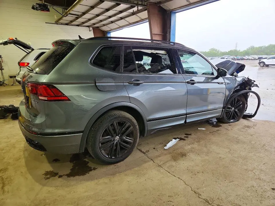 2022 VOLKSWAGEN TIGUAN SE R-LINE BLACK  