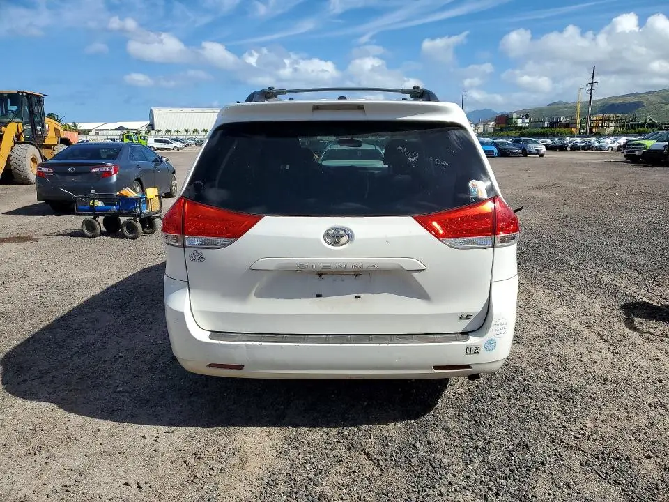2011 TOYOTA SIENNA LE  