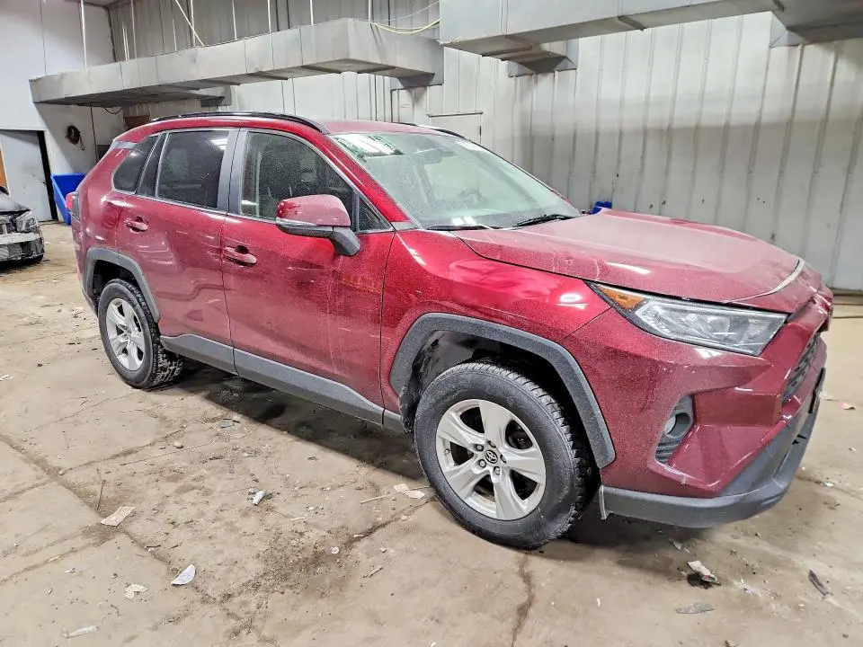 2019 TOYOTA RAV4 XLE  