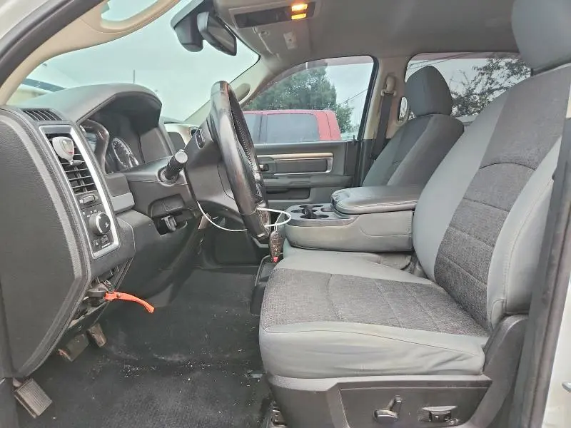 2016 RAM 1500 SLT  