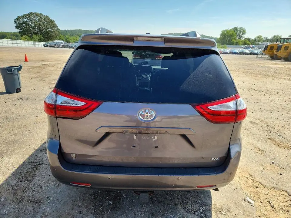 2015 TOYOTA SIENNA XLE 8-PASSENGER  