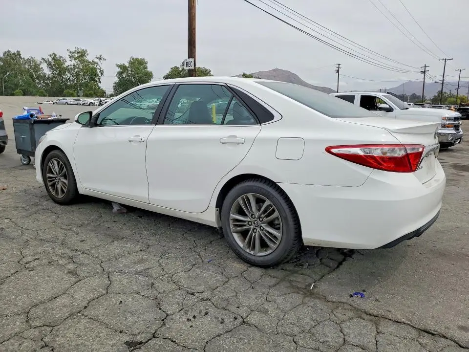 2016 TOYOTA CAMRY SE  