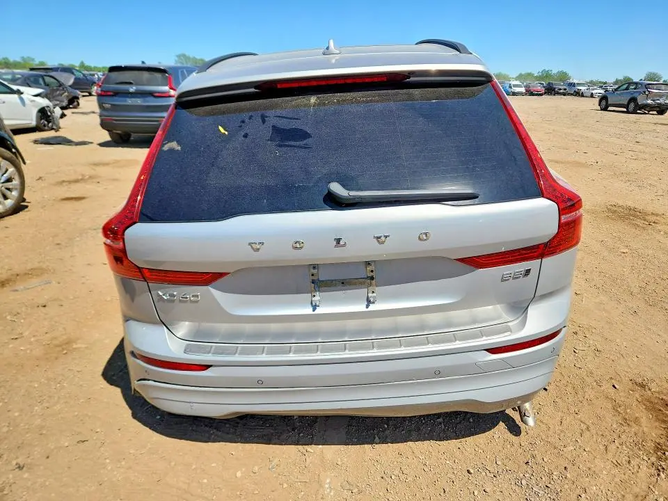 2022 VOLVO XC60 B5 MOMENTUM  