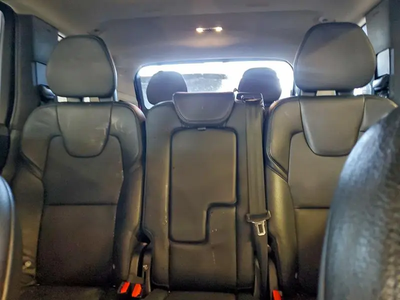 2021 VOLVO XC90 T6 MOMENTUM  