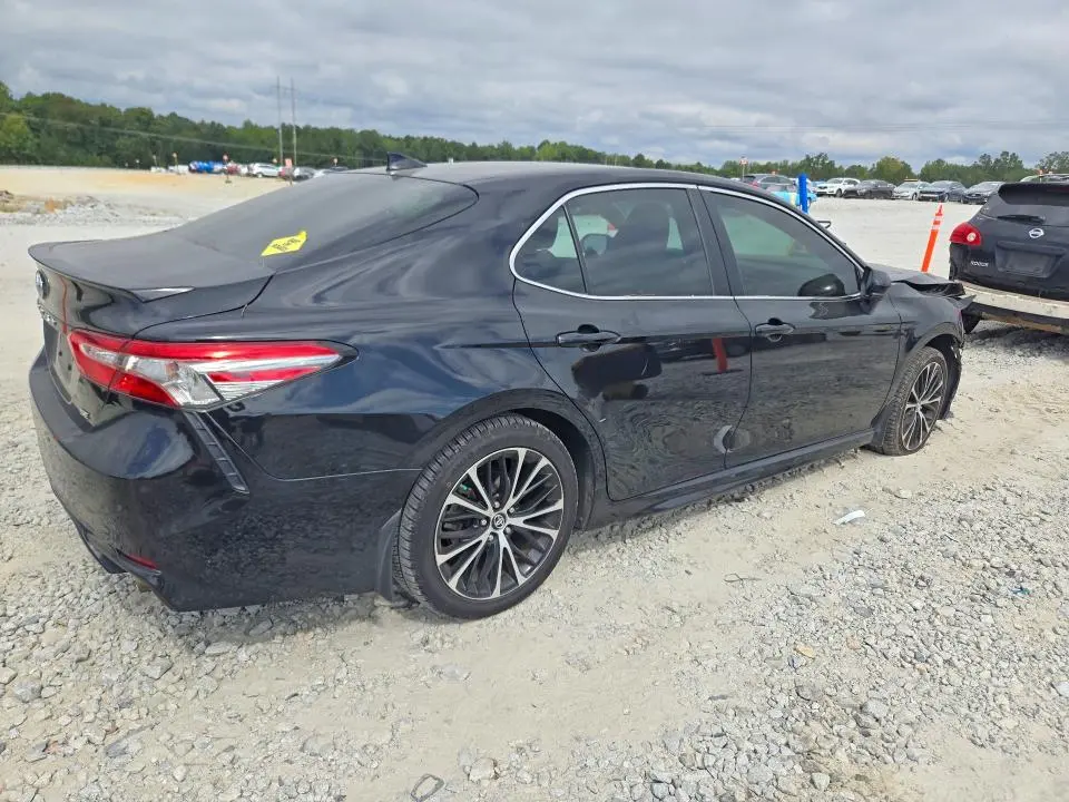 2019 TOYOTA CAMRY SE  