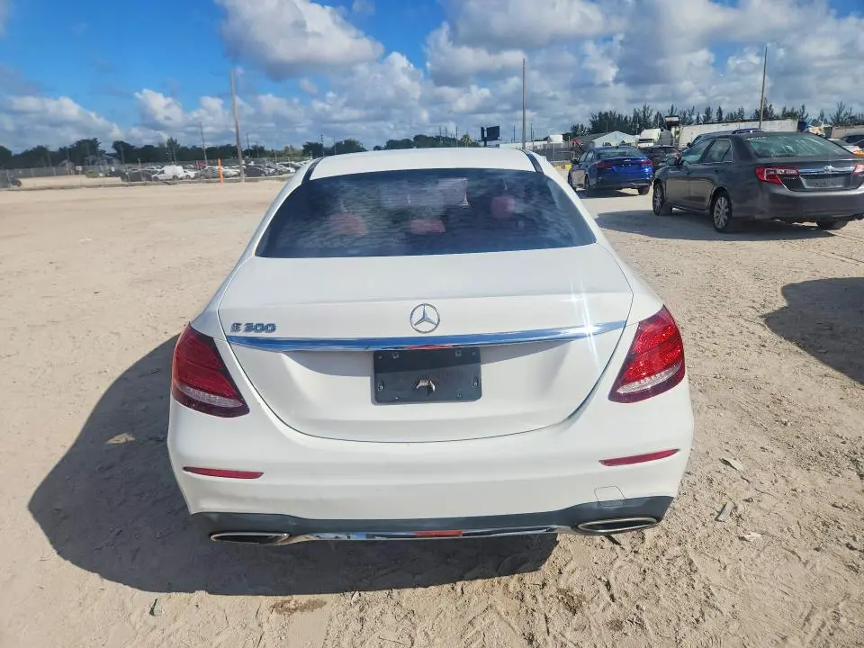 2017 MERCEDES-BENZ E 300  
