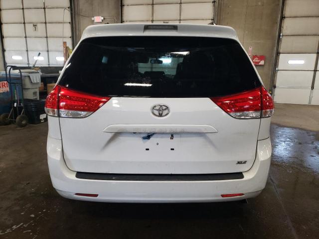 2013 TOYOTA SIENNA XLE