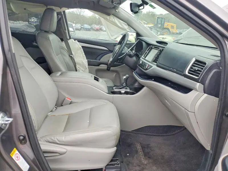 2016 TOYOTA HIGHLANDER XLE  