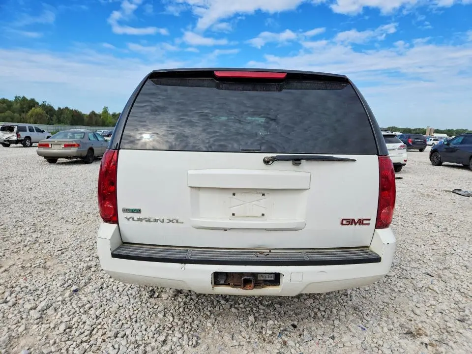 2011 GMC YUKON XL K1500 SLE  
