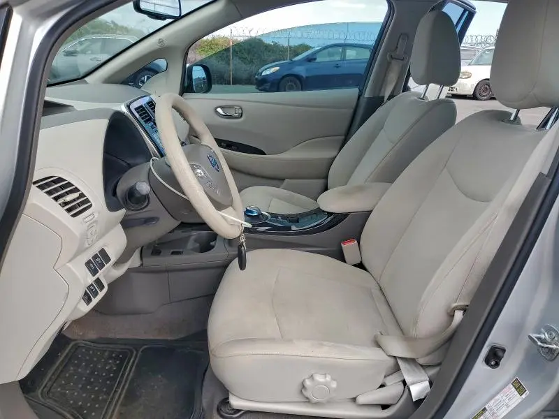 2011 NISSAN LEAF SV  