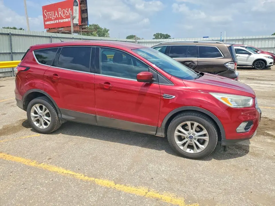 2017 FORD ESCAPE SE  