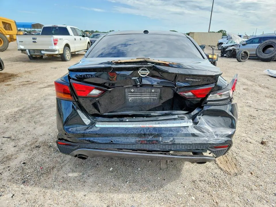 2022 NISSAN ALTIMA SR  
