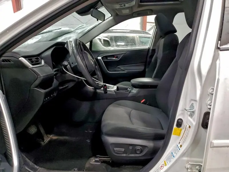 2019 TOYOTA RAV4 XLE  