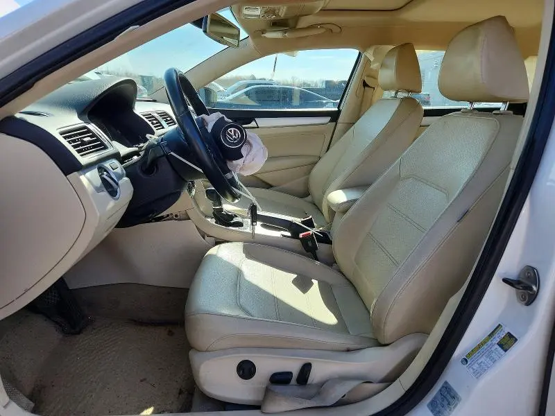 2013 VOLKSWAGEN PASSAT SE  