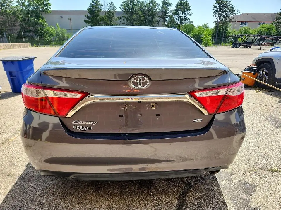 2017 TOYOTA CAMRY SE  