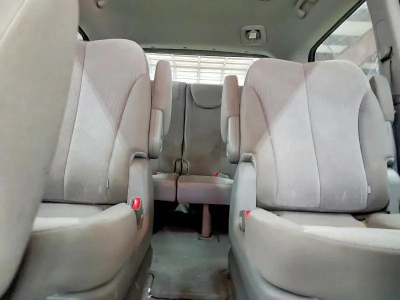 2012 KIA SEDONA LX  