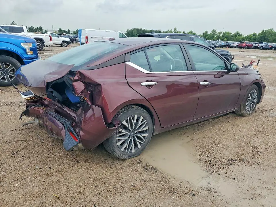 2024 NISSAN ALTIMA SV  