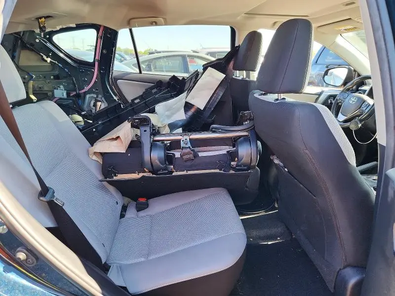 2017 TOYOTA RAV4 XLE  