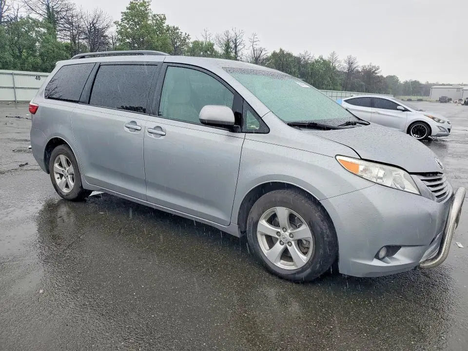 2015 TOYOTA SIENNA LE  