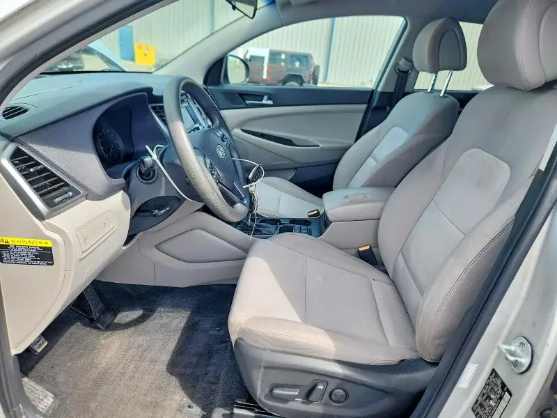 2016 HYUNDAI TUCSON SE  