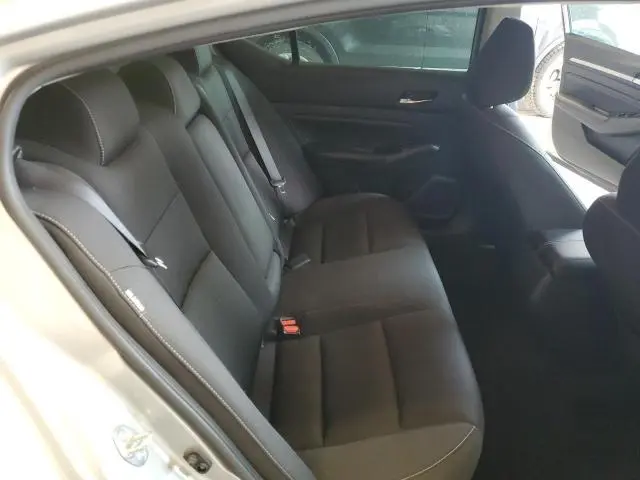 2021 NISSAN ALTIMA SV  