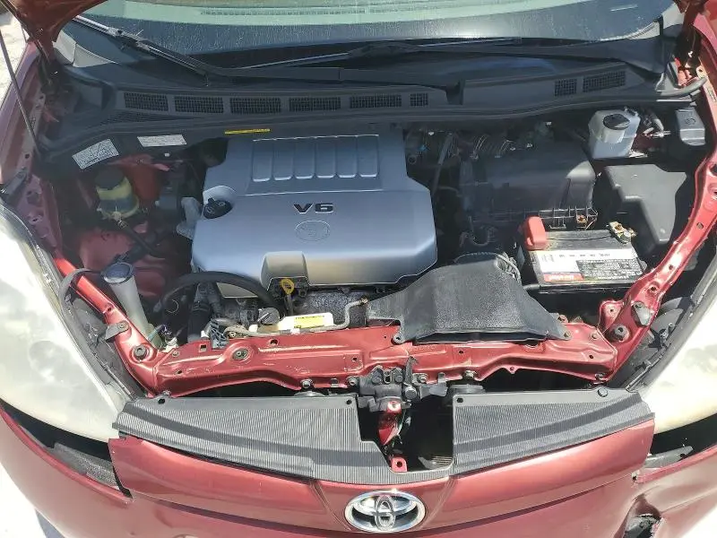 2010 TOYOTA SIENNA LE 7-PASSENGER  