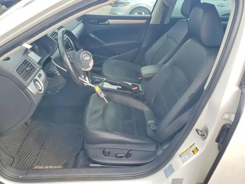2013 VOLKSWAGEN PASSAT SE  