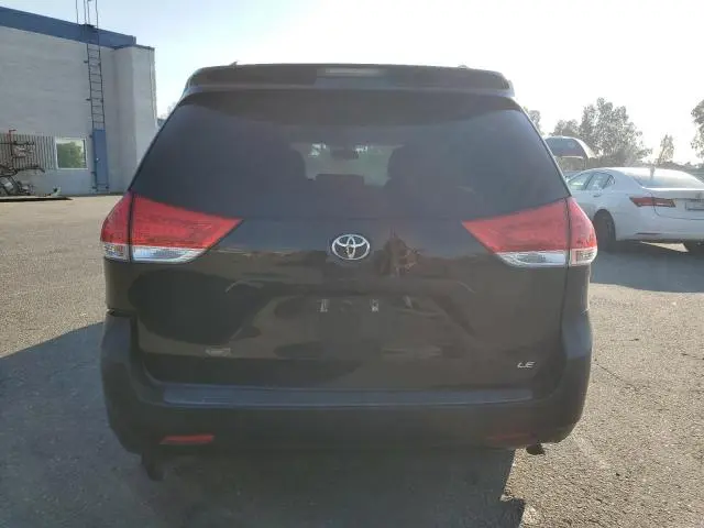2013 TOYOTA SIENNA LE  