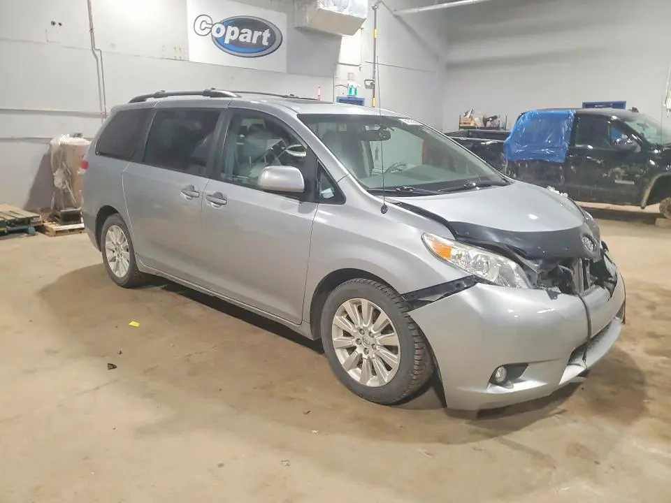 2014 TOYOTA SIENNA XLE 7-PASSENGER  