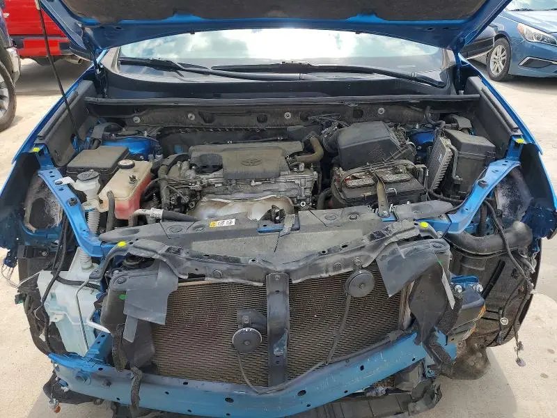 2018 TOYOTA RAV4 LE  